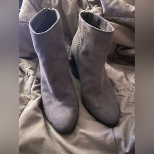 Womens American Eagle boots Gray suede size 9